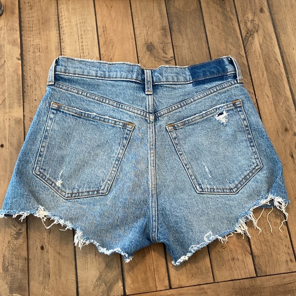 Abercrombie high rise mom short. Size 27/4 - Picture 2 of 3